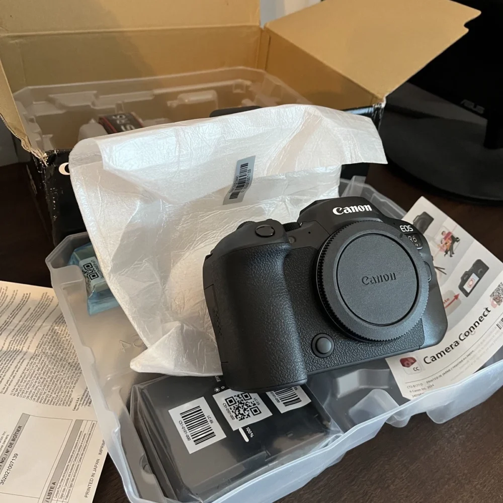 Canon EOS R6 Mark II Full Frame Mirrorless Digital Camera Body Bluetooth WiFi