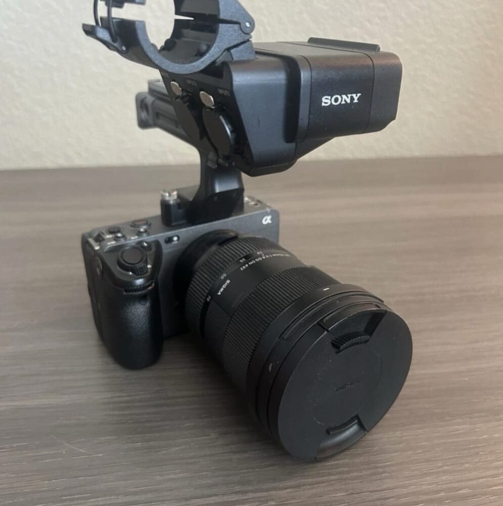 Sony FX3 Cinema Line Full-frame camera W Sigma 24-70mm F2.8 DG DN Lens