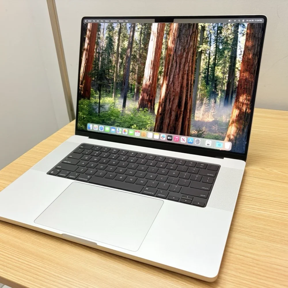 Apple - MacBook Pro 16 inch Laptop Apple M4 Max 32-Core 36GB 1TB MX2V3LL/A