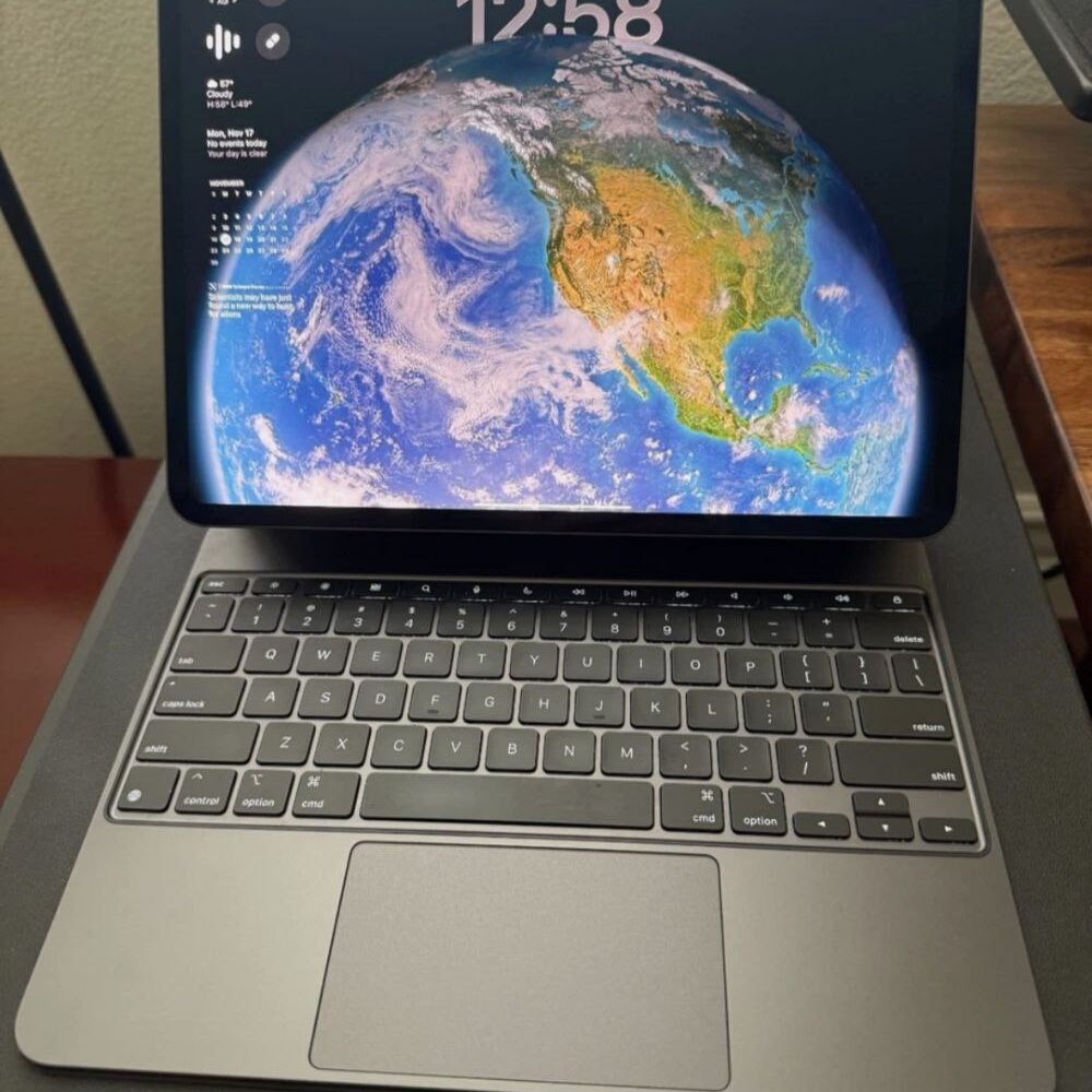 Apple iPad Pro 13 Inch M4 Wi-Fi+ Cellular 512GB Space Black W Apple Pencil Pro and Magic Keyboard