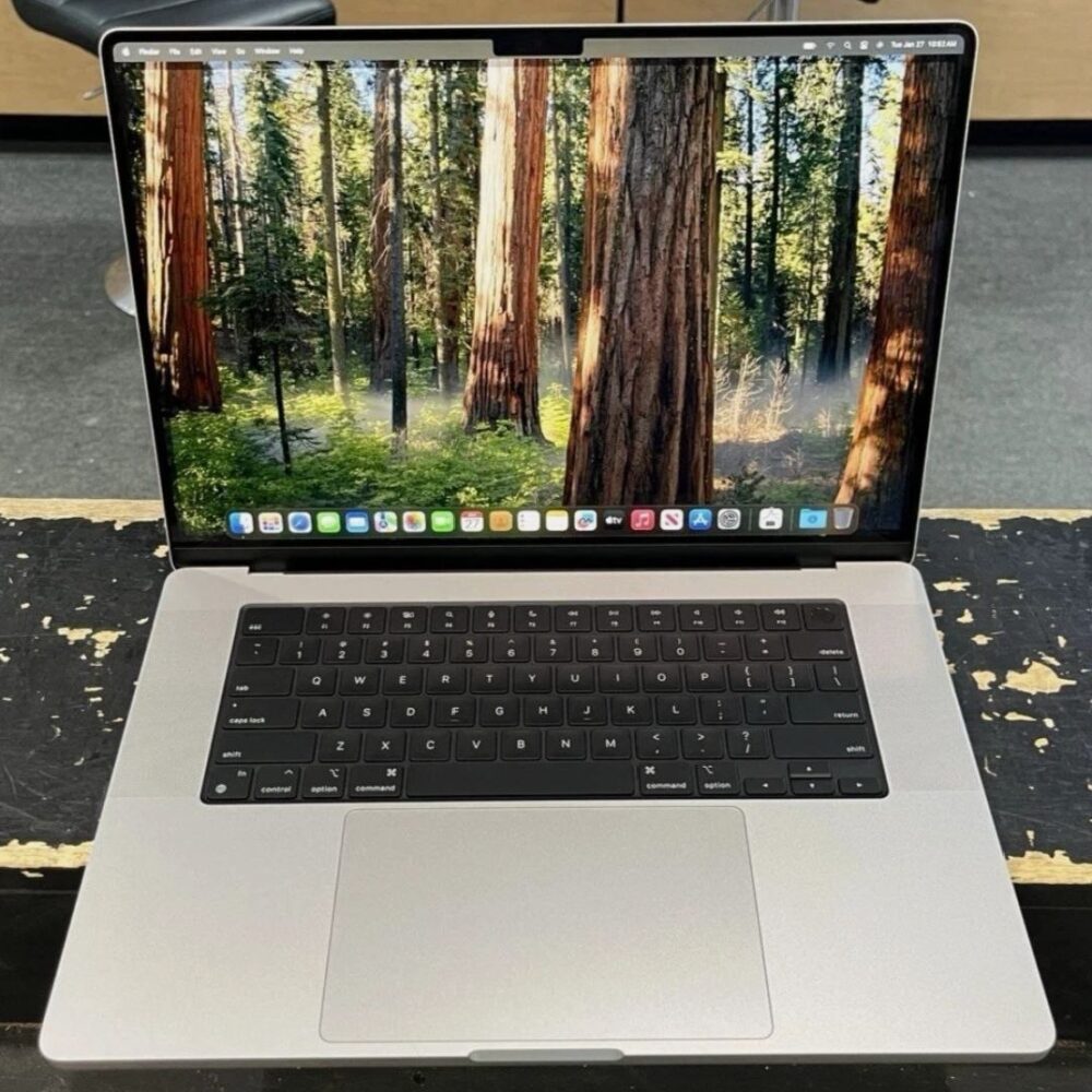 2024 Apple MacBook Pro 16.2-inch Liquid Retina XDR Display M4 Max 16‑core CPU 40‑core GPU 48GB Unified Memory 1TB SSD Storage